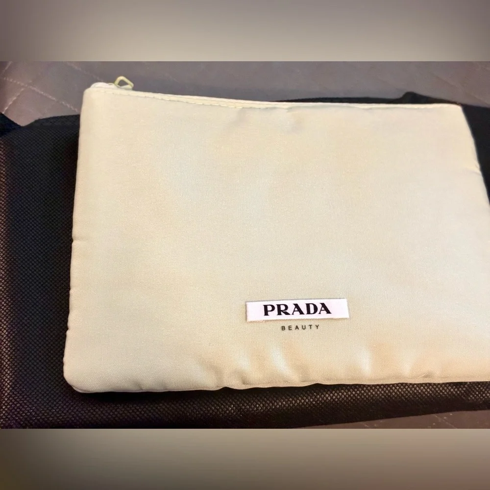 Classic!PRADA soft English green thick textured pouch with lining